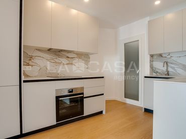 Flat with balcony for sale in Gran Via de les Corts Catalanes