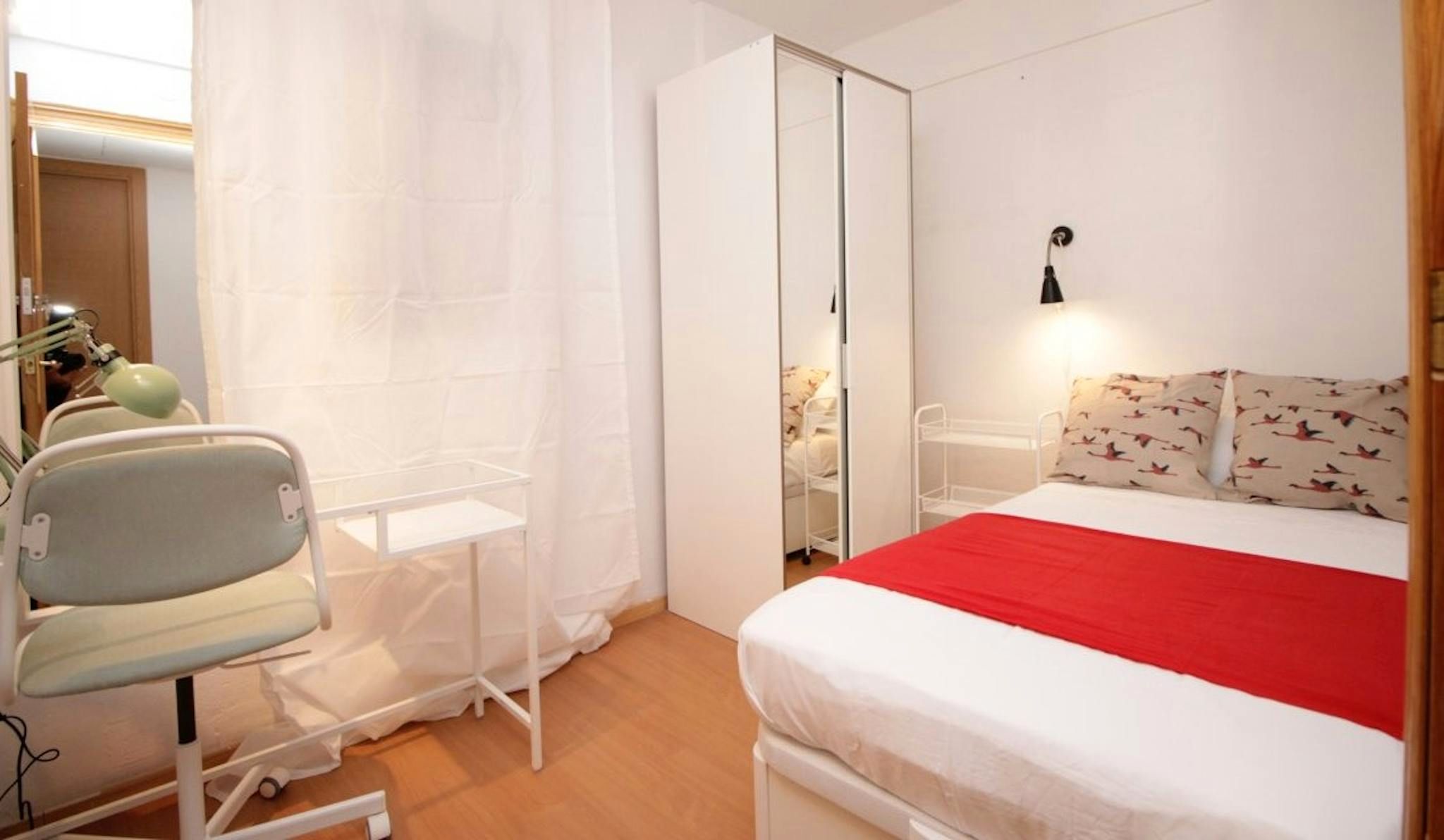 Dormitori de Pis per a compartir en  Barcelona Capital amb Moblat i Rentadora