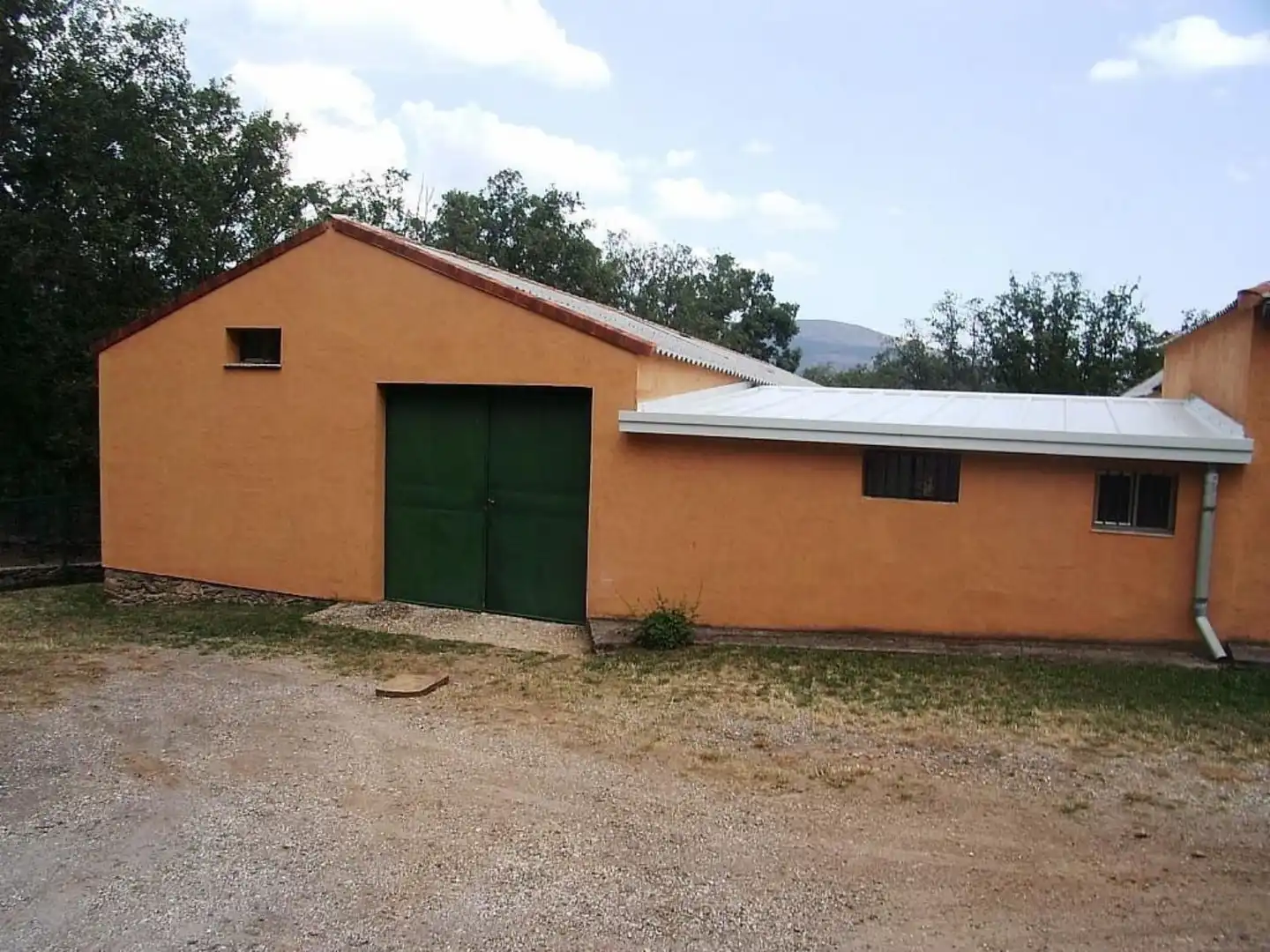 Vista exterior de Nave industrial en venta en La Acebeda