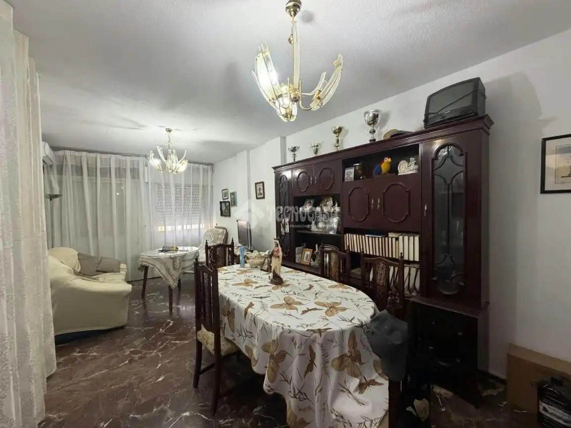 Sala de estar de Casa adosada en venta en Mengíbar con Aire acondicionado, Amueblado y Balcón