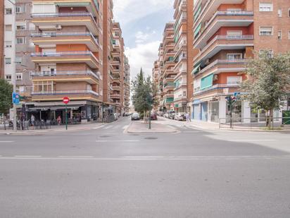 Vista exterior de Pis en venda en  Granada Capital amb Terrassa i Balcó