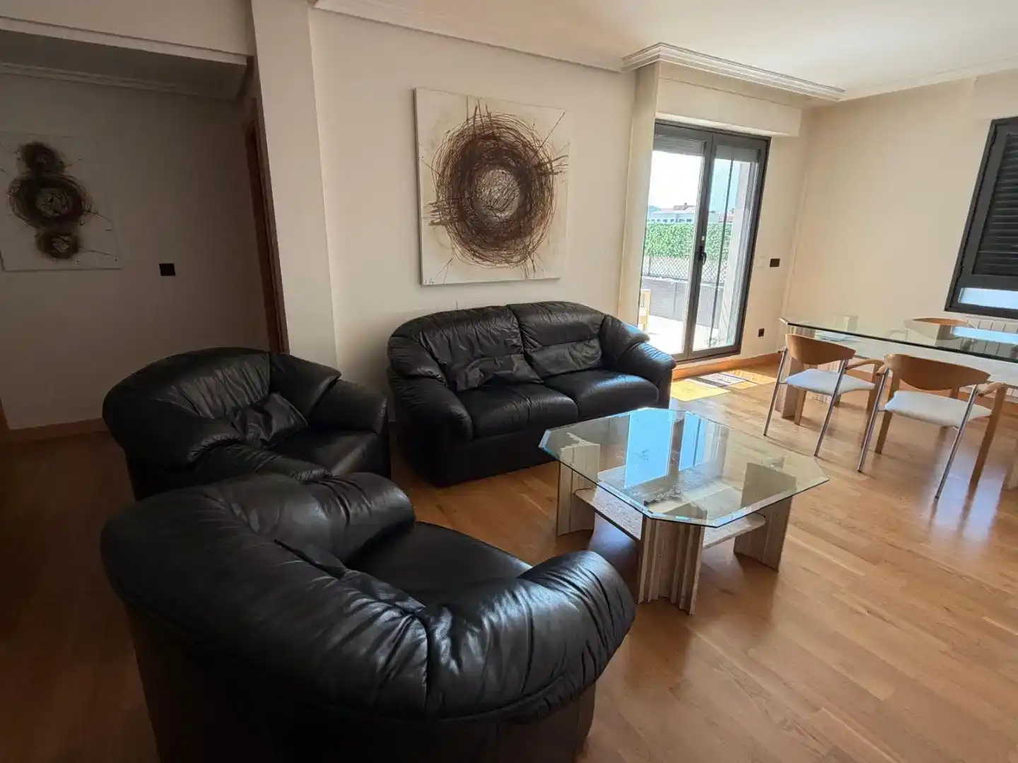 Sala de estar de Piso para compartir en  Logroño con Aire acondicionado, Jardín privado y Parquet