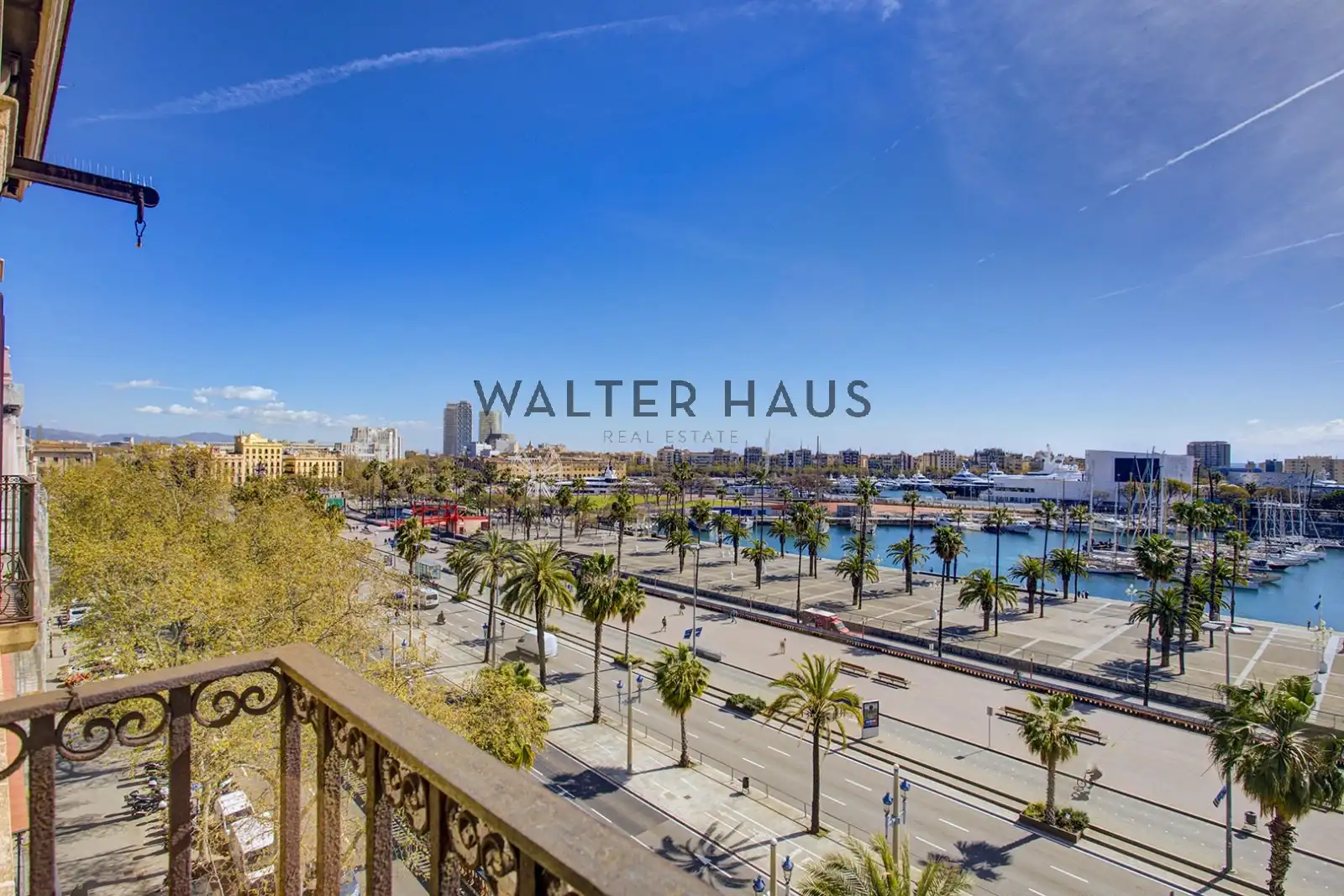 Vista exterior de Piso en venta en Barcelona con Balcón