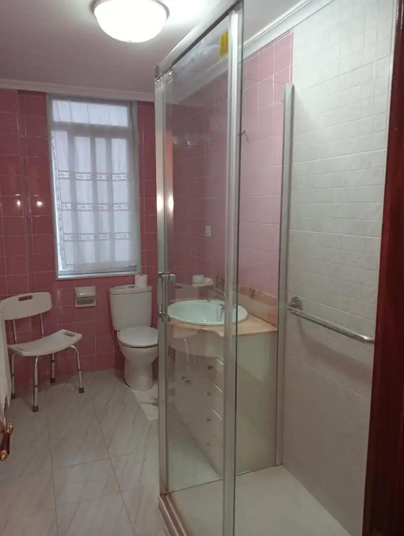 Baño de Piso en venta en Torrelavega  con Calefacción y Parquet