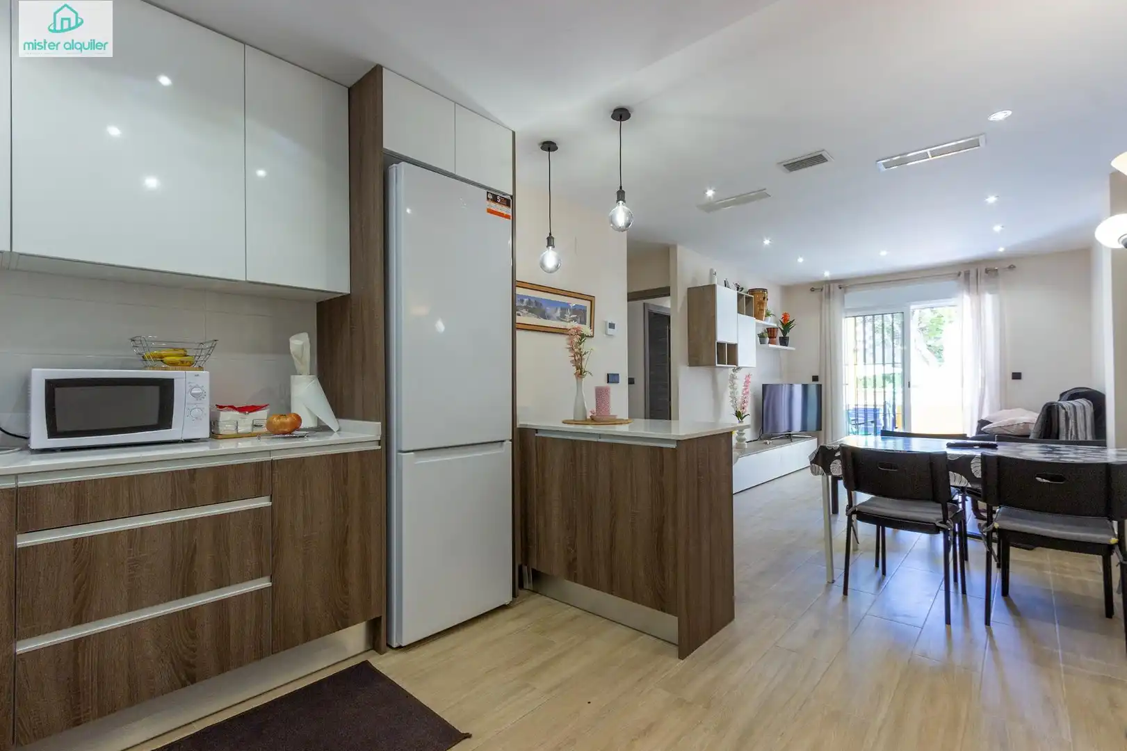 Cocina de Planta baja de alquiler en El Campello con Aire acondicionado, Calefacción y Jardín privado