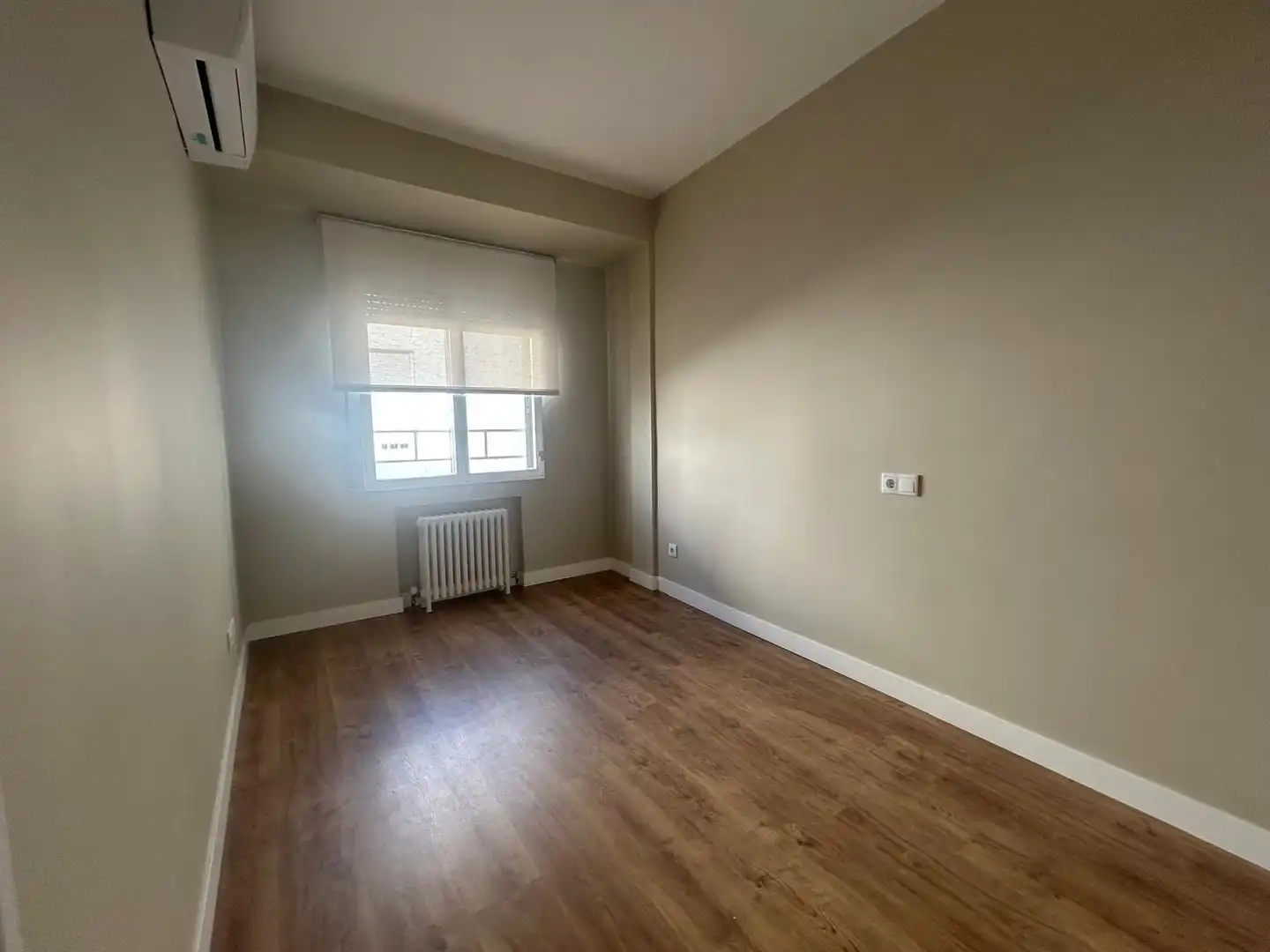 Bedroom of Flat for rent in Madrid  with Air Conditioner, Heating and Terrace