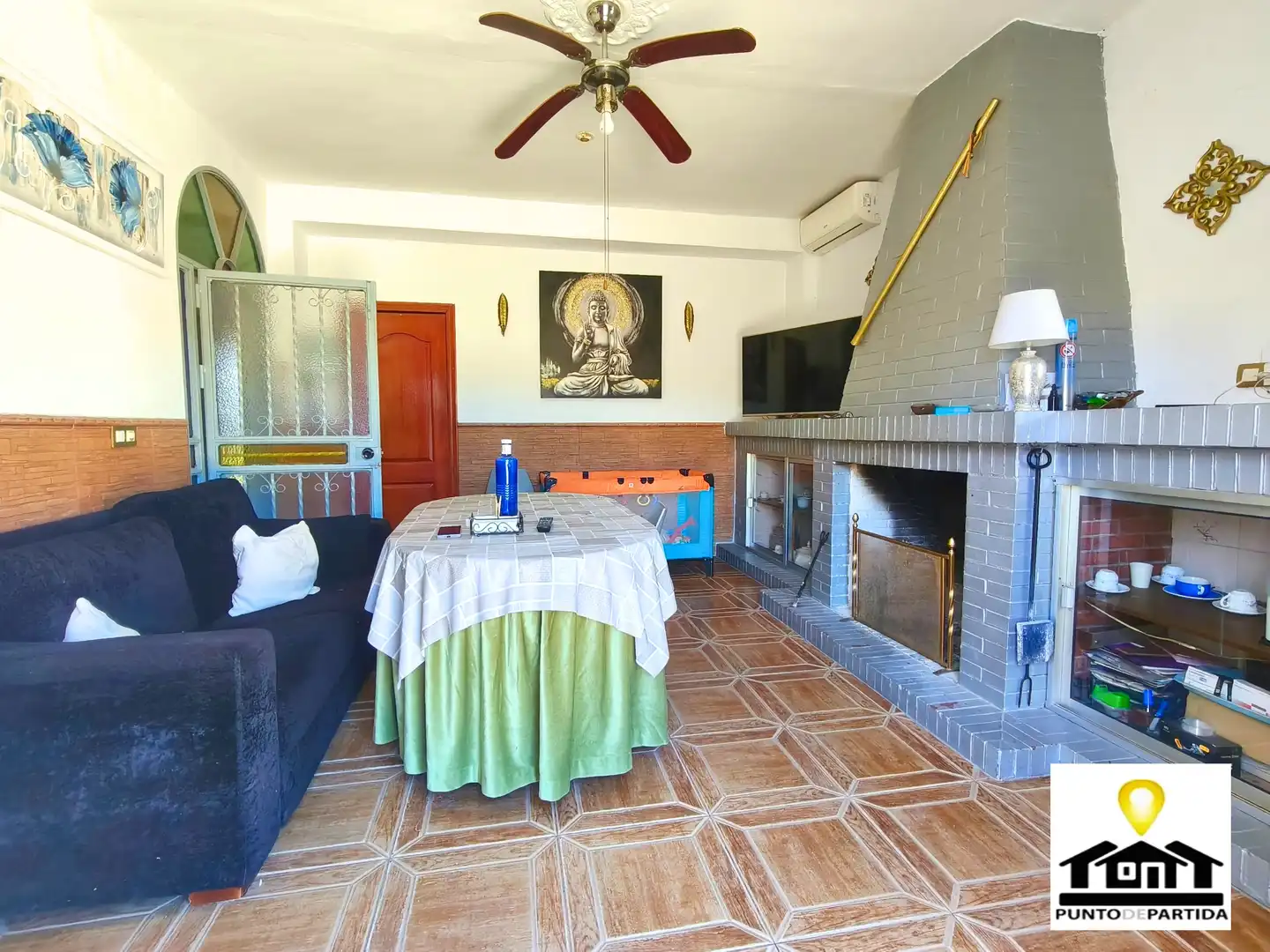 Sala d'estar de Finca rústica en venda en Hinojos amb Aire condicionat, Jardí privat i Terrassa