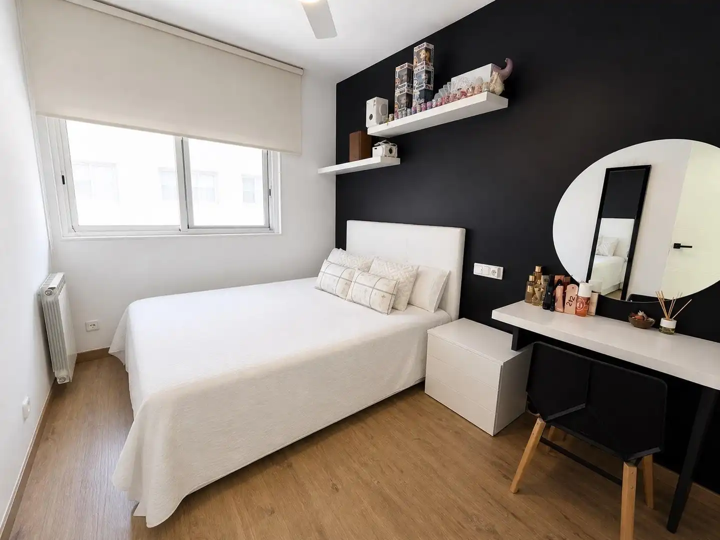 Bedroom of Houses for sale in Badalona  with Air Conditioner, Heating and Parquet flooring