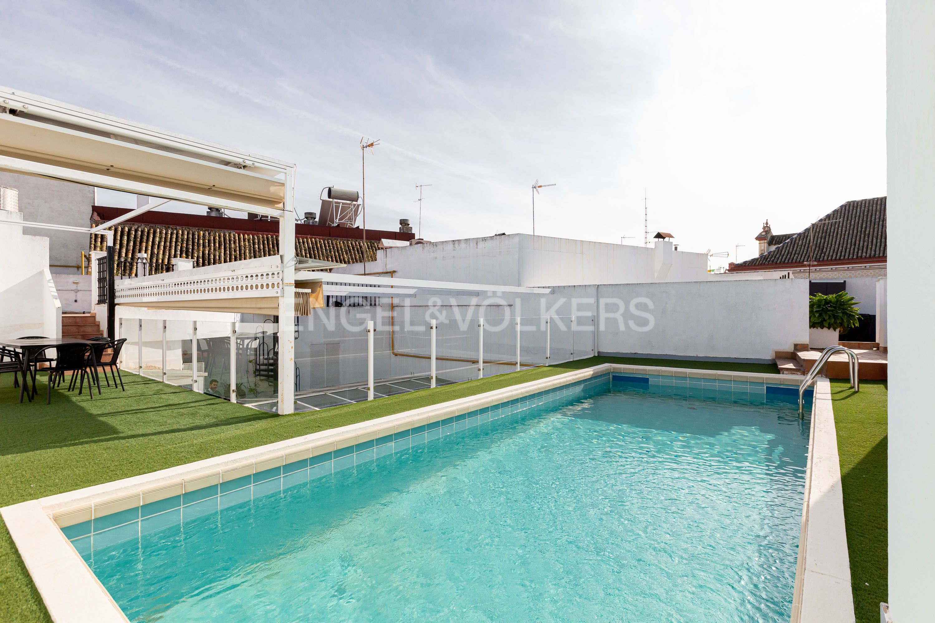 Piscina de Casa o xalet de lloguer en  Sevilla Capital amb Aire condicionat, Calefacció i Terrassa