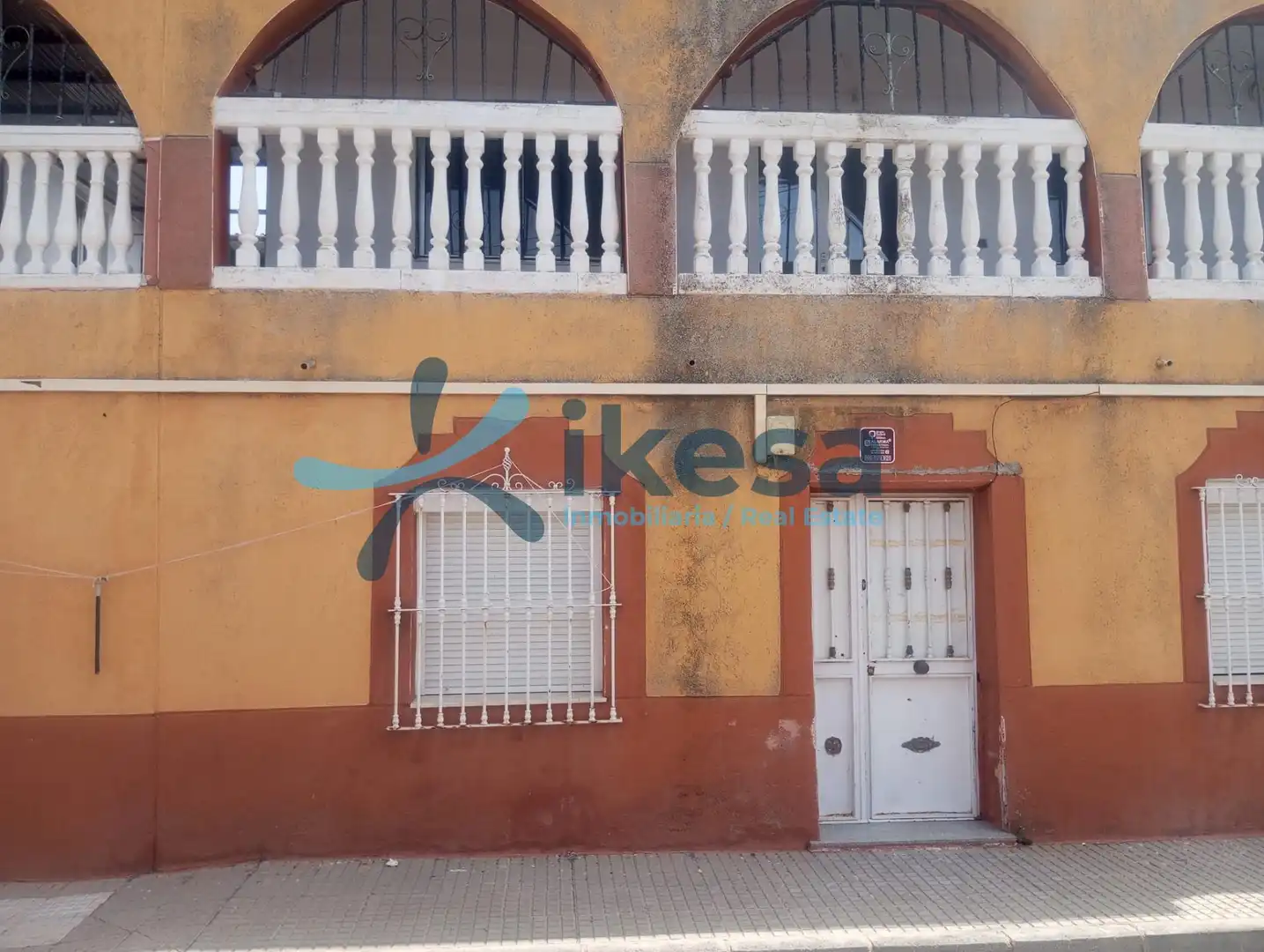 Vista exterior de Casa adosada en venda en Mérida