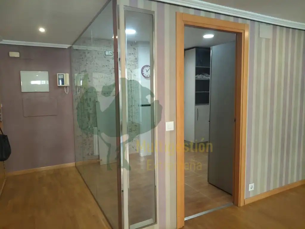 Piso en venta en Cáceres con Aire acondicionado, Jardín privado y Piscina comunitaria