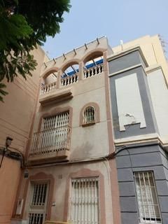 Vista exterior de Casa o xalet de lloguer en  Almería Capital amb Terrassa i Balcó