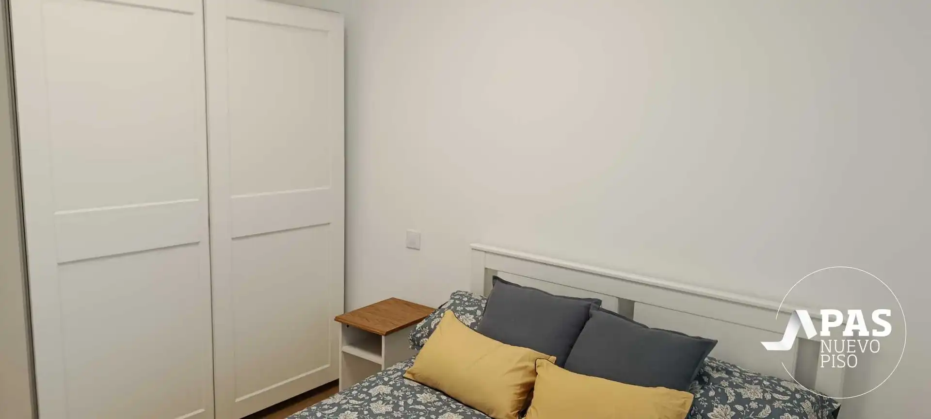 Schlafzimmer von Wohnung zur Miete in Santander mit Heizung, Ofen und Waschmaschine