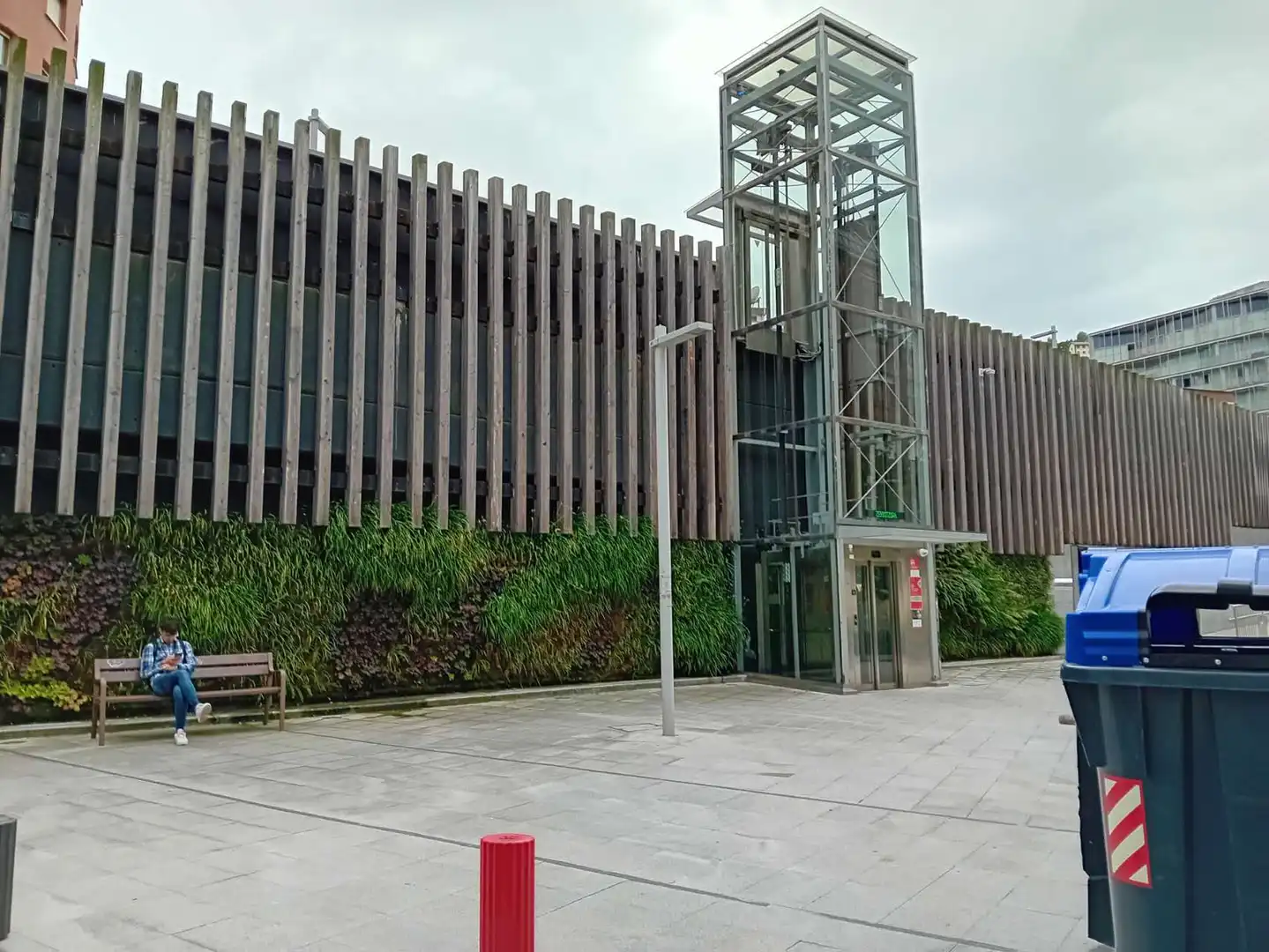 Vista exterior de Local en venta en Bilbao  con Calefacción, Amueblado y Alarma