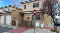 Exterior view of Single-family semi-detached for sale in Sonseca  with Air Conditioner, Heating and Private garden