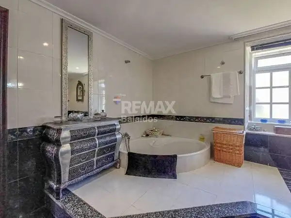 Bany de Casa o xalet en venda en O Rosal   amb Calefacció, Jardí privat i Terrassa