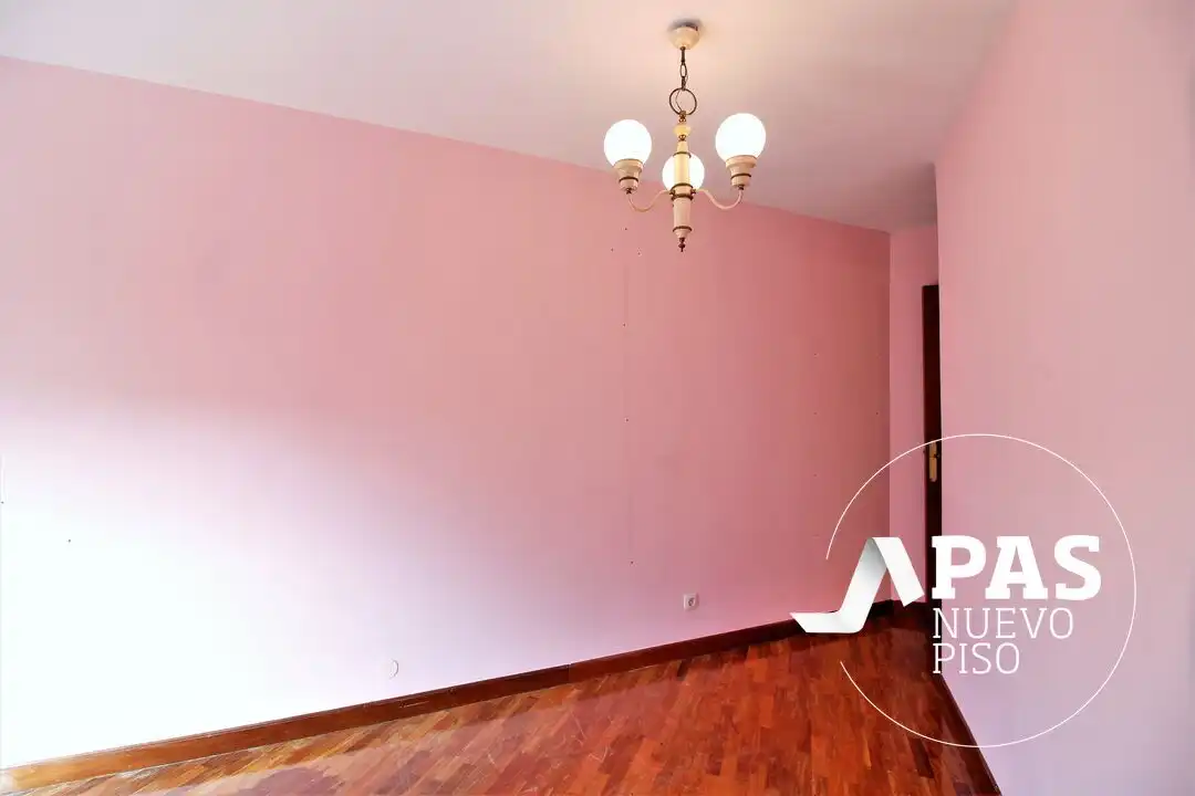 Schlafzimmer von Wohnung zum Verkauf in Santander mit Heizung