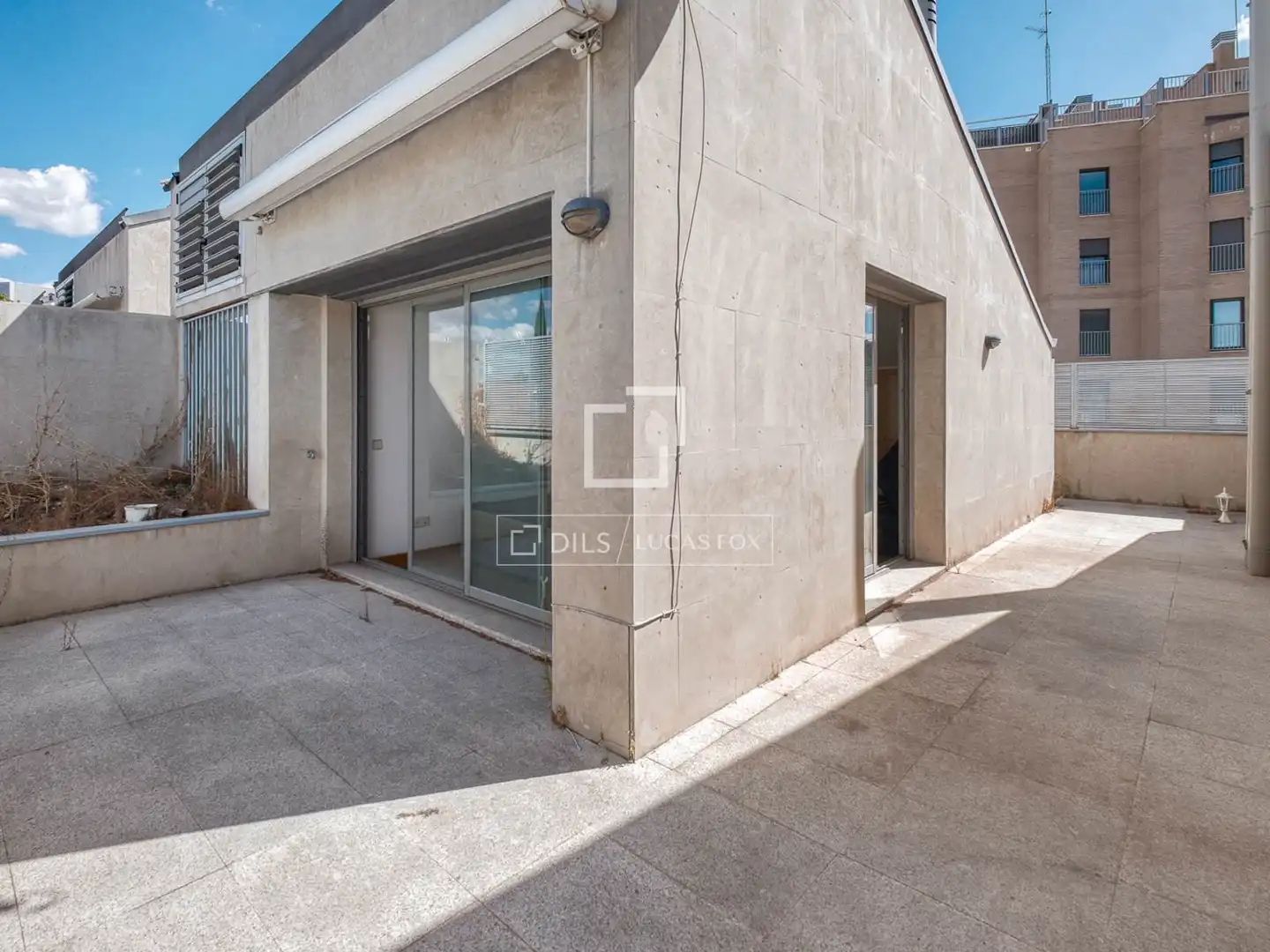 Vista exterior de Casa o xalet en venda en Madrid amb Aire condicionat, Calefacció i Jardí privat