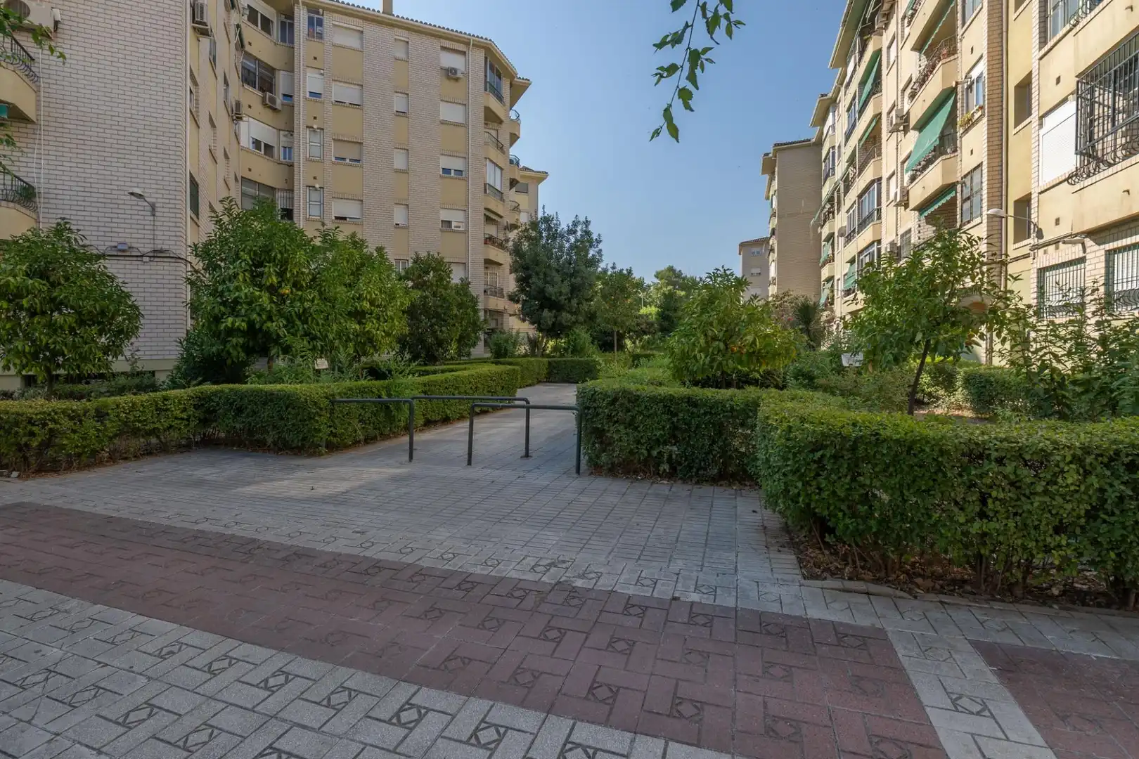 Exterior view of Flat for sale in Granada  with Air Conditioner, Terrace and Alarm