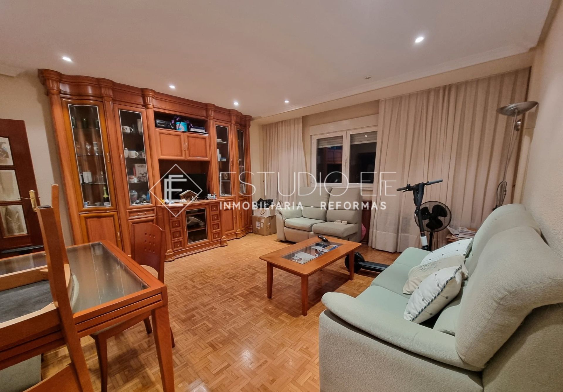 Sala d'estar de Pis en venda en Salamanca Capital amb Calefacció, Moblat i Balcó