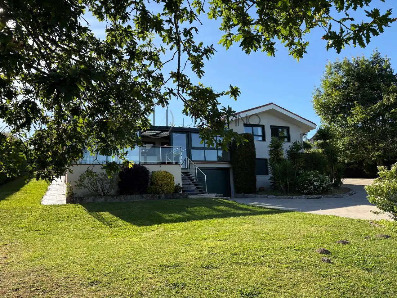 Vista exterior de Casa o chalet en venta en Poio con Calefacción, Jardín privado y Parquet