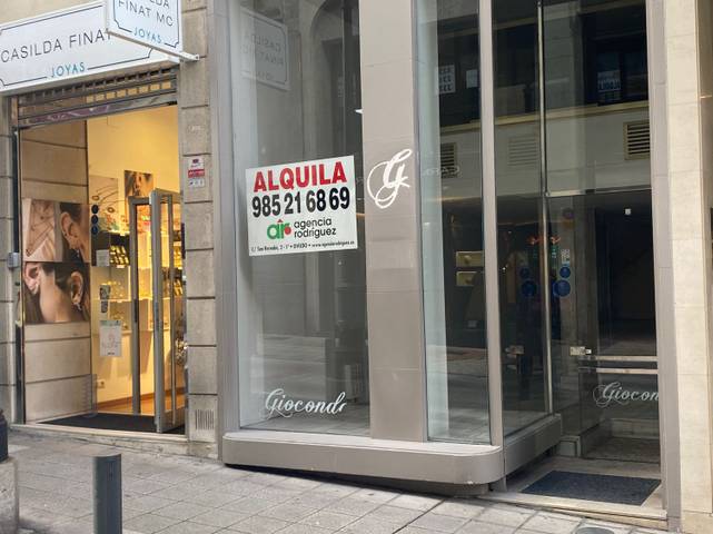 Local comercial en Alquiler en Parque San Francisco - Uría
