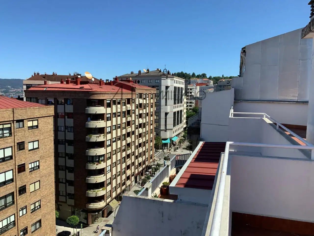 Vista exterior de Piso de alquiler en Vigo  con Calefacción, Parquet y Trastero
