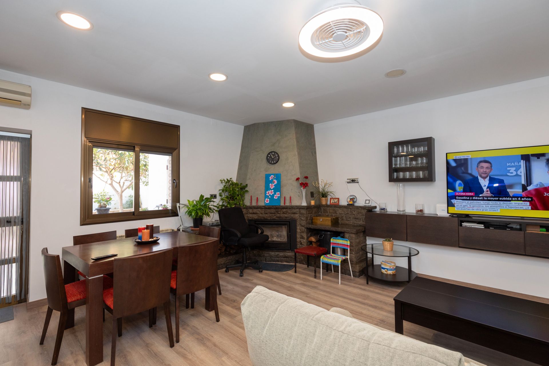 Living room of Single-family semi-detached for sale in Les Franqueses del Vallès  with Heating, Terrace and Balcony