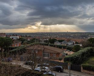 Vista exterior de Àtic en venda en Móstoles amb Aire condicionat, Calefacció i Terrassa