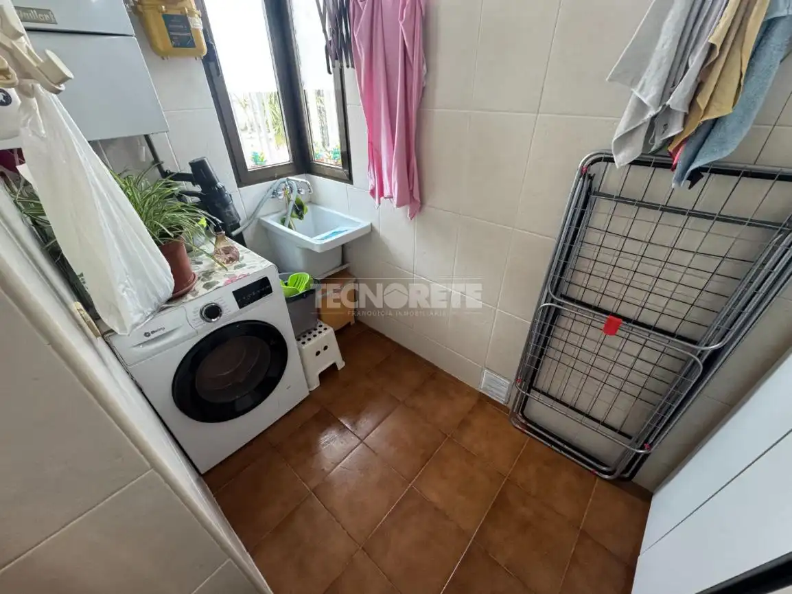 Dormitori de Casa adosada en venda en Guadalajara amb Aire condicionat, Calefacció i Terrassa