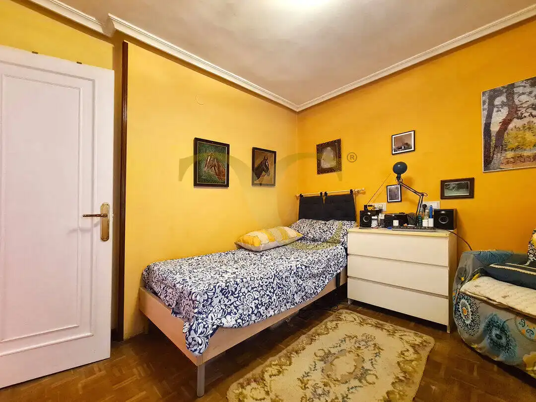 Habitación de Piso en venta en Gijón  con Calefacción, Jardín privado y Trastero