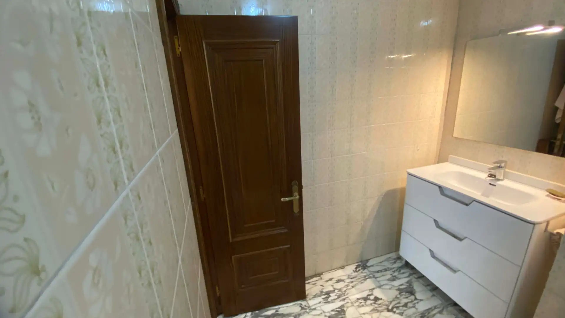 Bathroom of Flat for sale in San Martín del Rey Aurelio  with Heating, Parquet flooring and Terrace