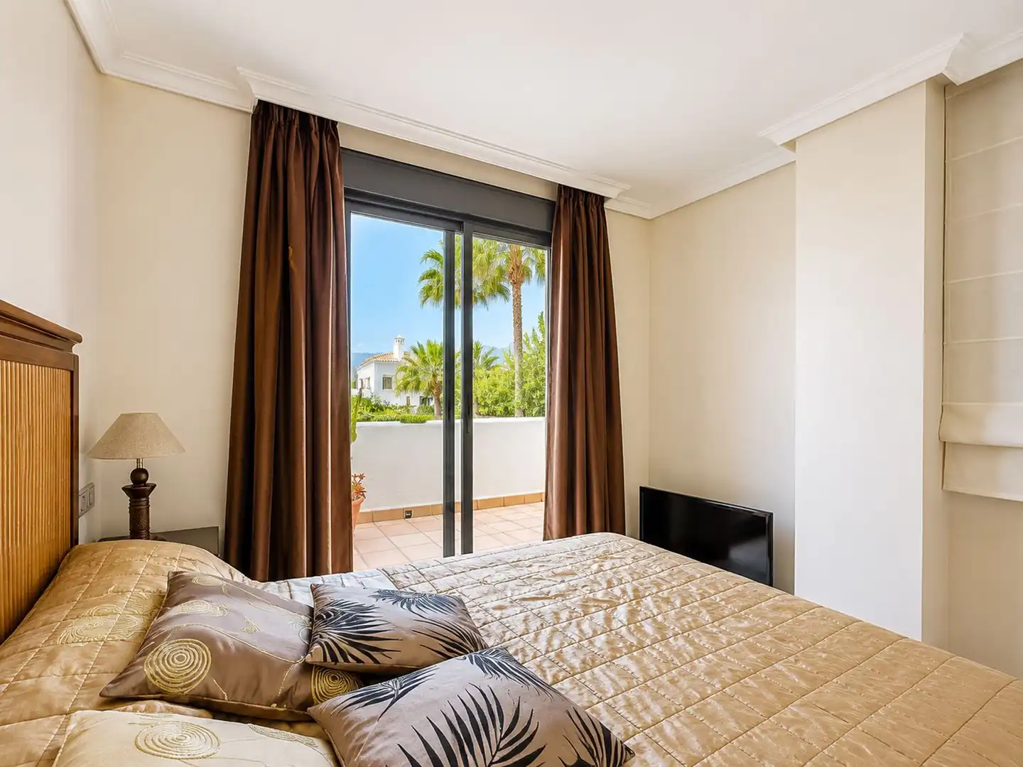 Bedroom of Apartments for sale in Estepona  with Air Conditioner, Terrace and Furnished