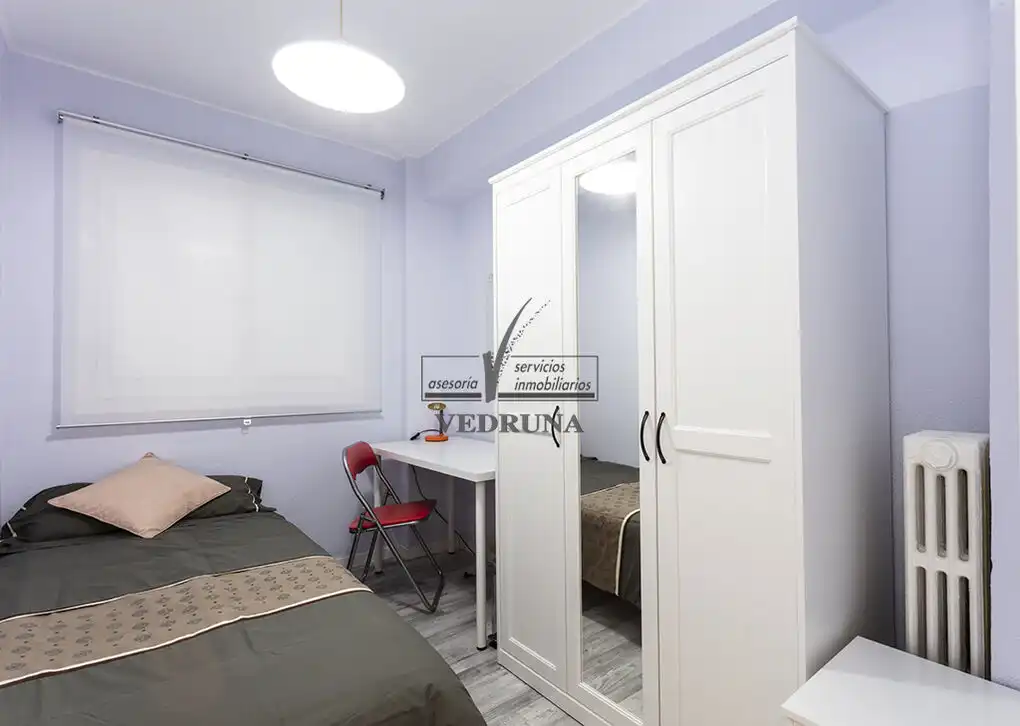 Bedroom of Flat for rent in Zaragoza  with Heating, Oven and Washing machine