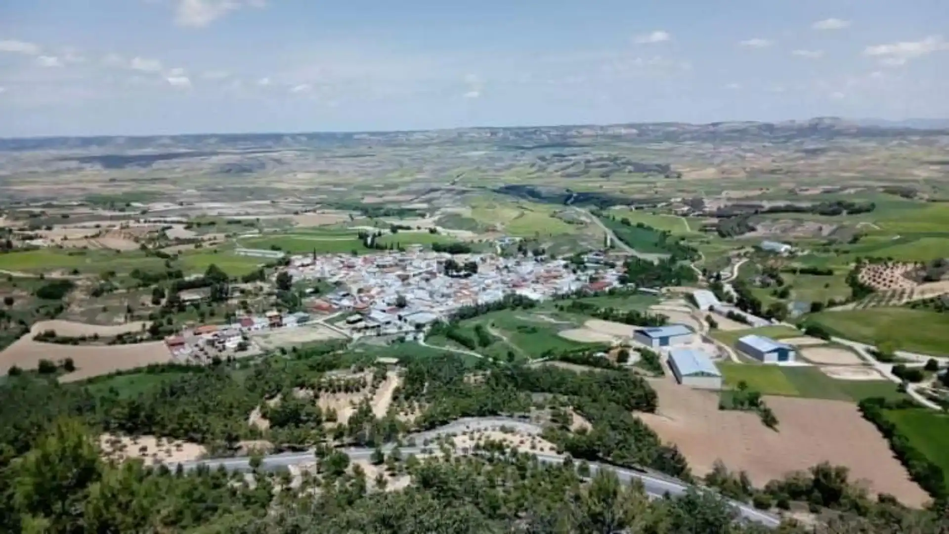 Vista exterior de Casa adosada en venta en La Peraleja   con Trastero y Balcón