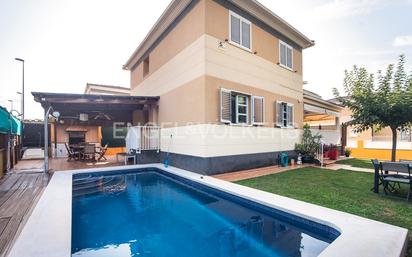 Vista exterior de Casa o xalet en venda en Benicasim / Benicàssim amb Aire condicionat, Calefacció i Jardí privat