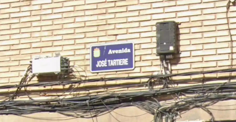 Vista exterior de Piso en venta en Lugones