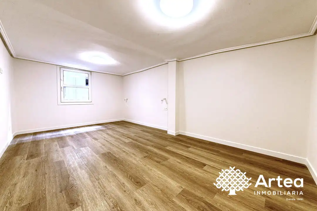 Piso en venta en Bilbao  con Balcón y Alarma