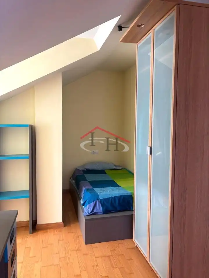 Habitación de Dúplex en venta en San Andrés del Rabanedo con Calefacción, Parquet y Trastero