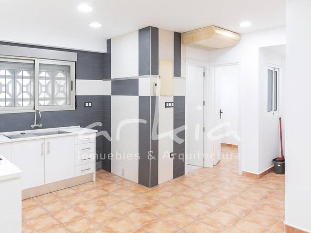 Planta baja en Venta en Barrio de Benicalap