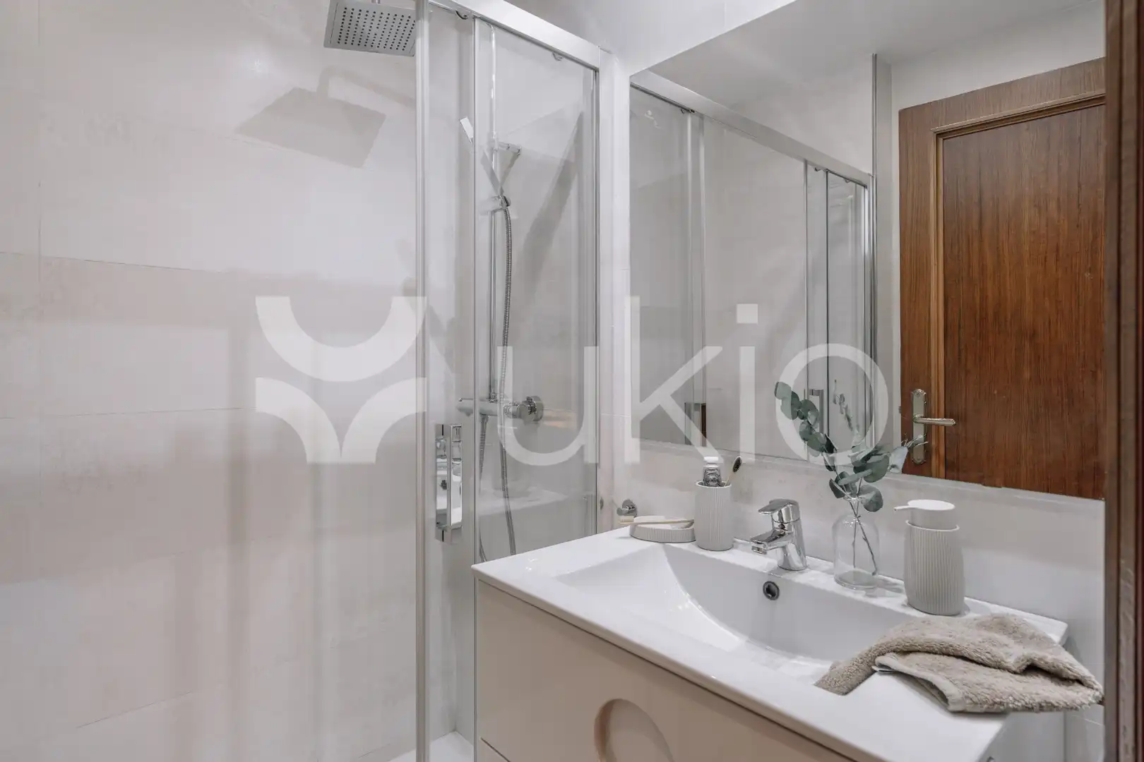 Bathroom of Apartments for rent in Madrid  with Air Conditioner, Heating and Furnished