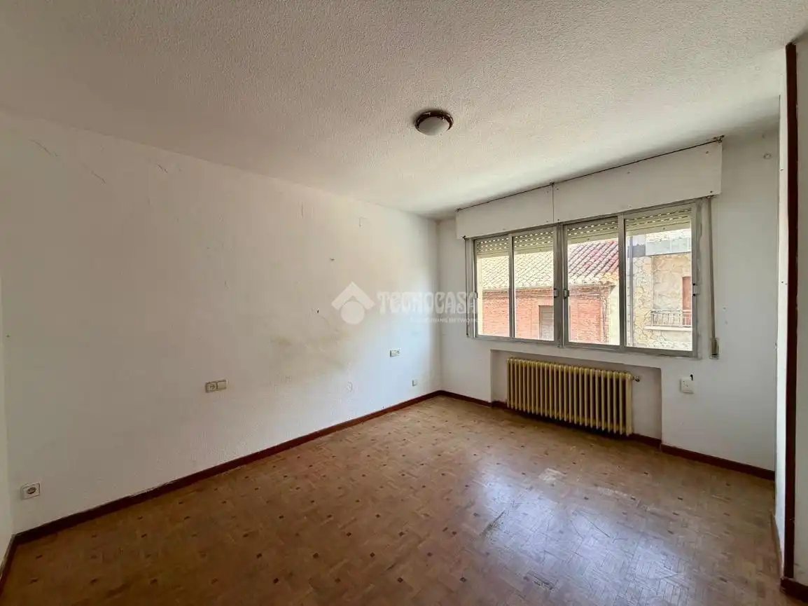 Dormitori de Pis en venda en Valdepeñas amb Parquet i Terrassa