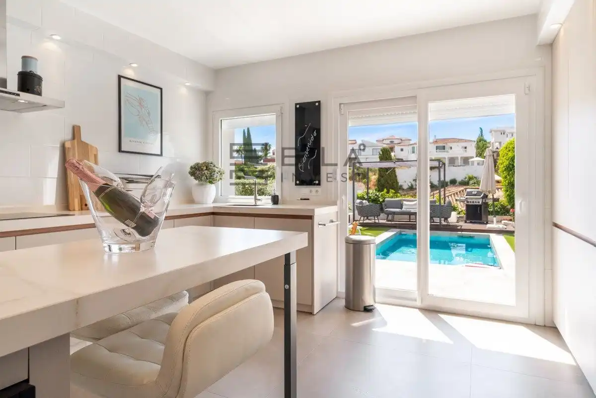 Chalet con piscina en venta en Cerros del Aguila, imagen 15