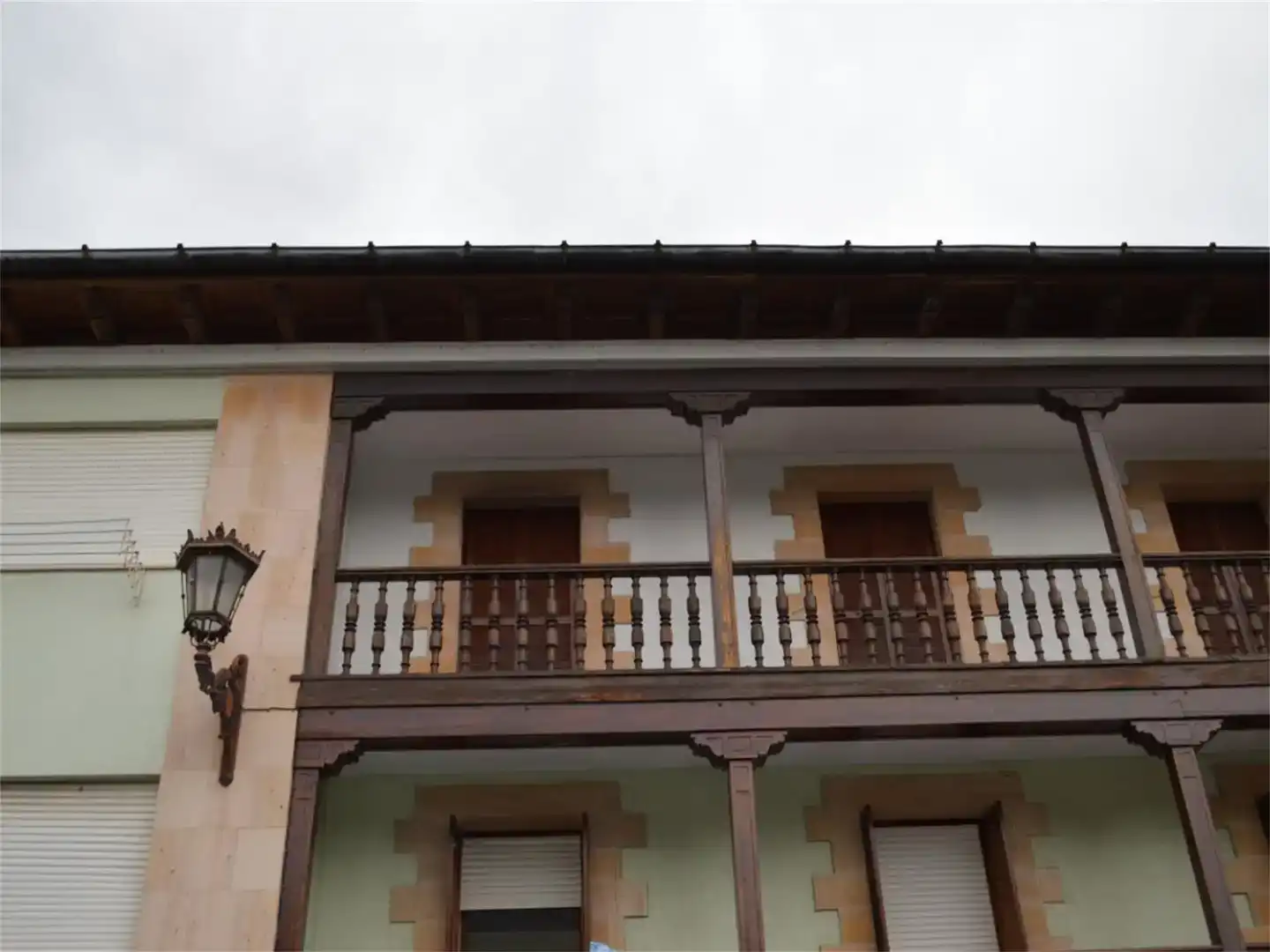 Vista exterior de Piso en venta en Villacarriedo con Balcón