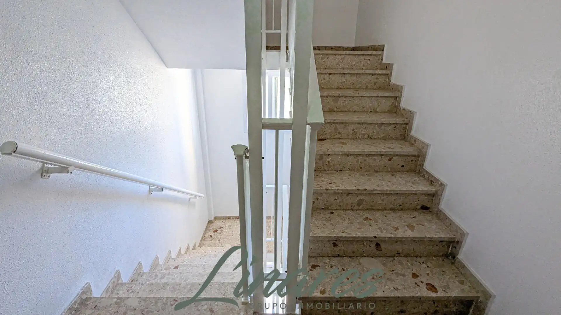 Ático en venta en Avenida Gran via , Zona Galúa - Calnegre