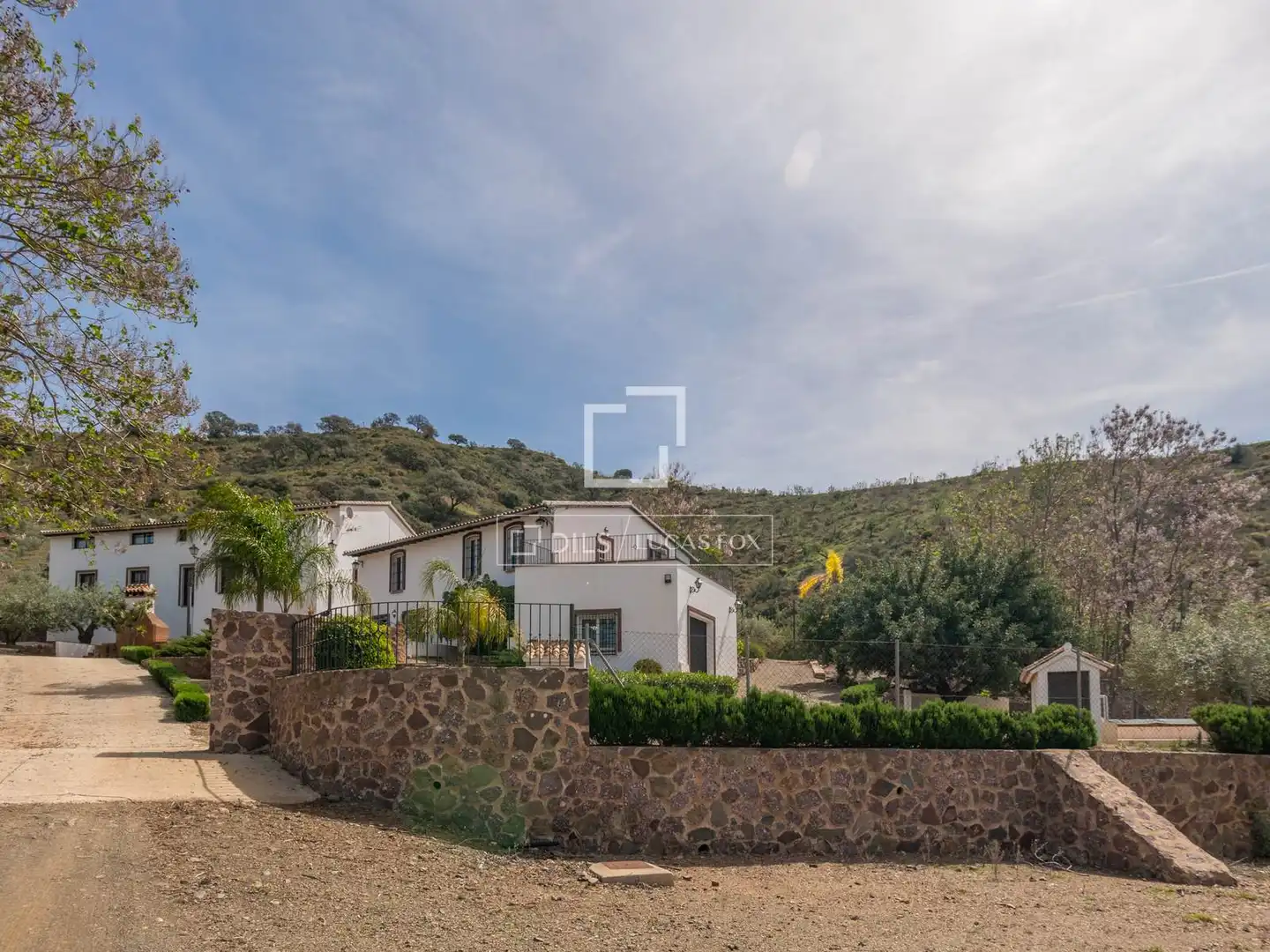 Vista exterior de Finca rústica en venda en Málaga amb Jardí privat, Terrassa i Traster