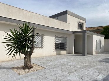 Villa mit Pool zur Miete in Oromana