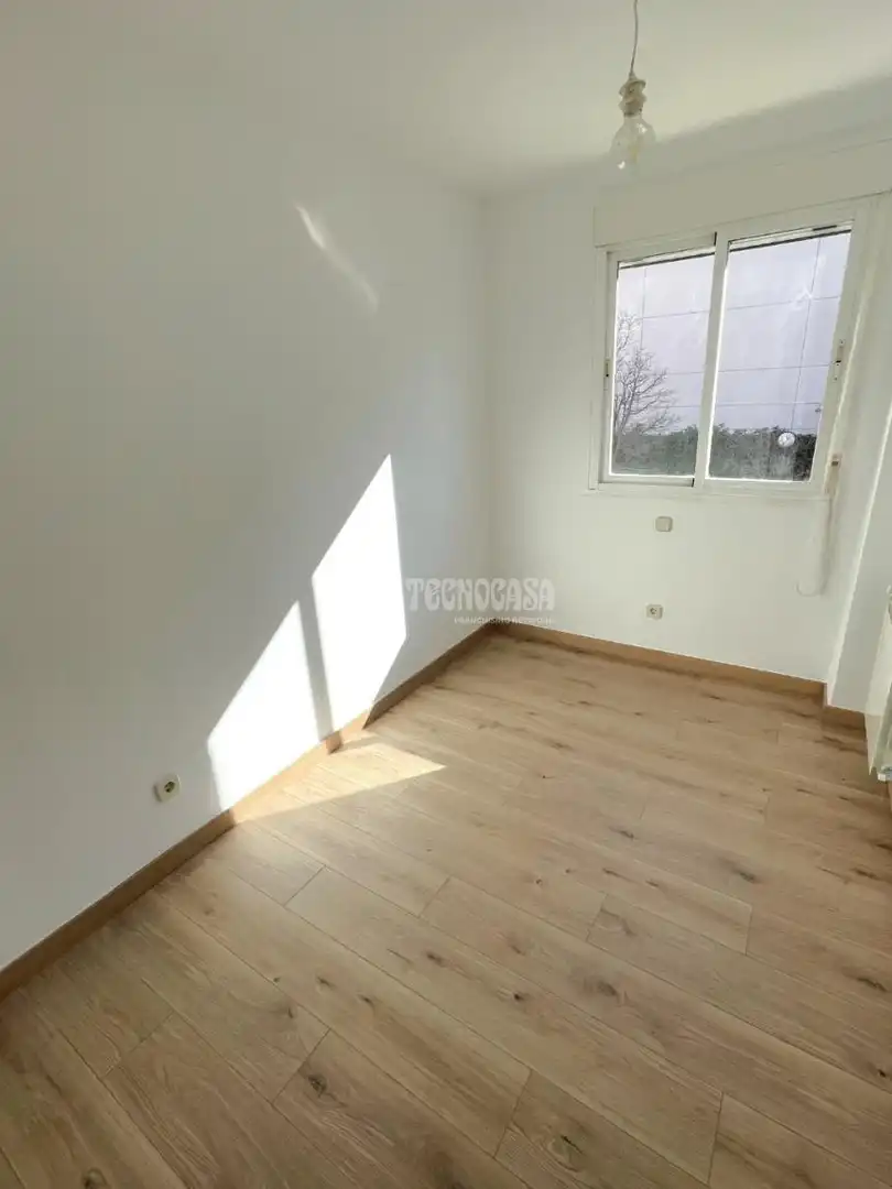 Bedroom of Flat for sale in Madrid  with Air Conditioner, Heating and Parquet flooring