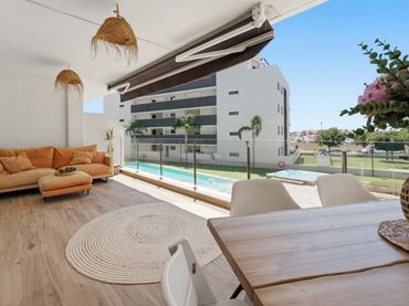 Appartement compact avec balcon à vendre à Roda
