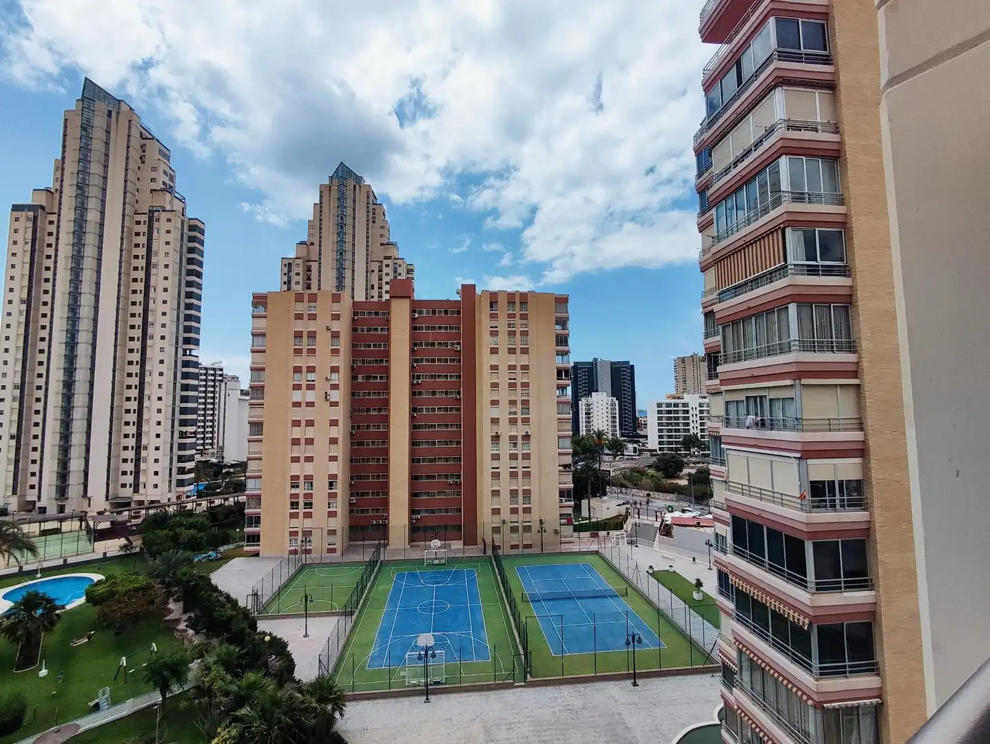 Vista exterior de Apartamento en venta en Benidorm con Aire acondicionado, Calefacción y Jardín privado